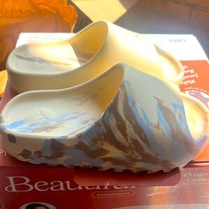 Gently use Yeezy slides, no box authenticity unconfirmed